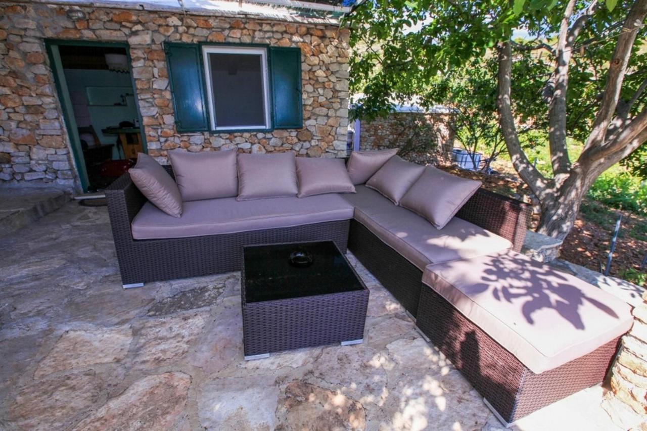 Robinson Capitano Villa Bol Exterior photo