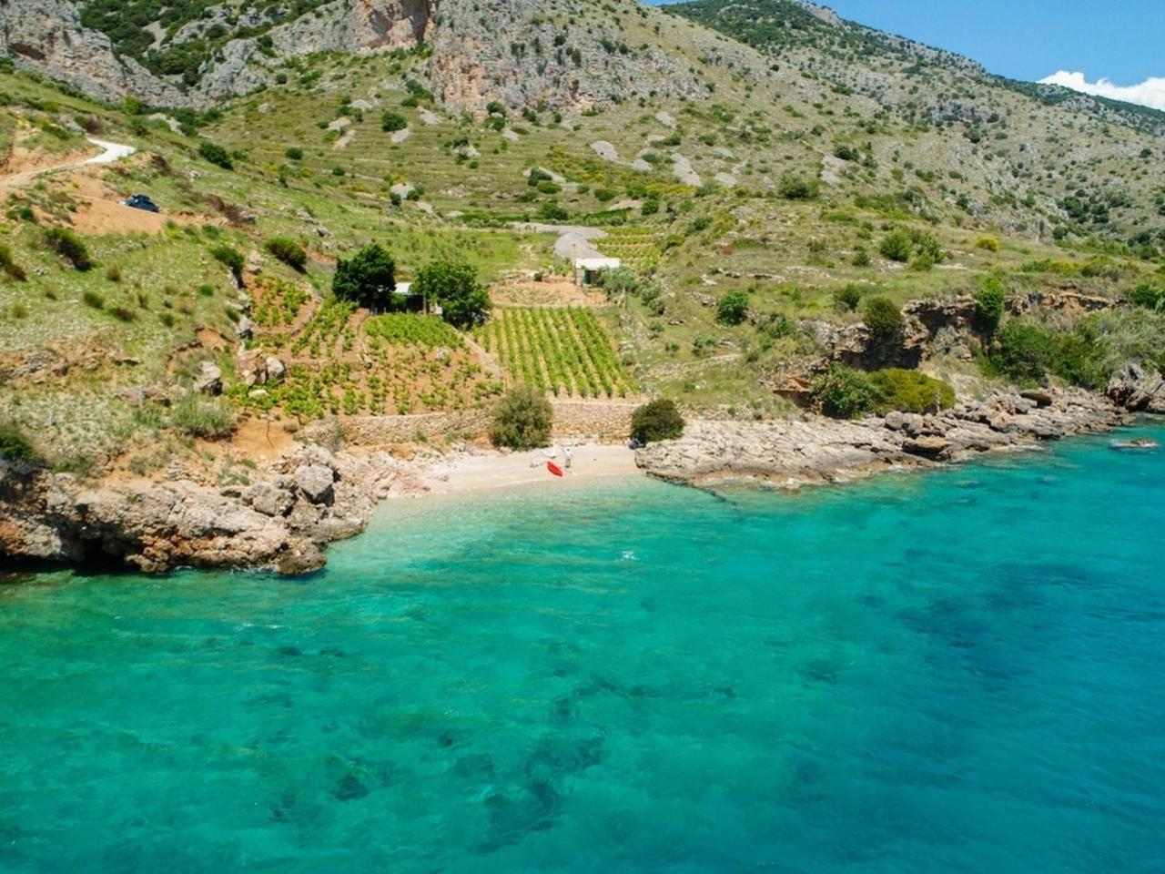 Robinson Capitano Villa Bol Exterior photo